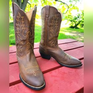 Ariat Heritage Round Toe cowboy cowgirl western boots size 7.5 C